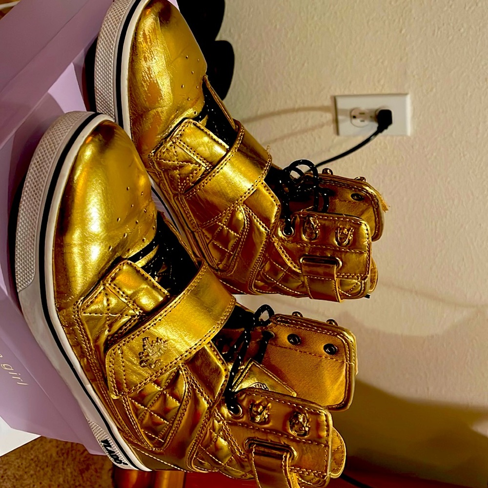 Tennis shoe